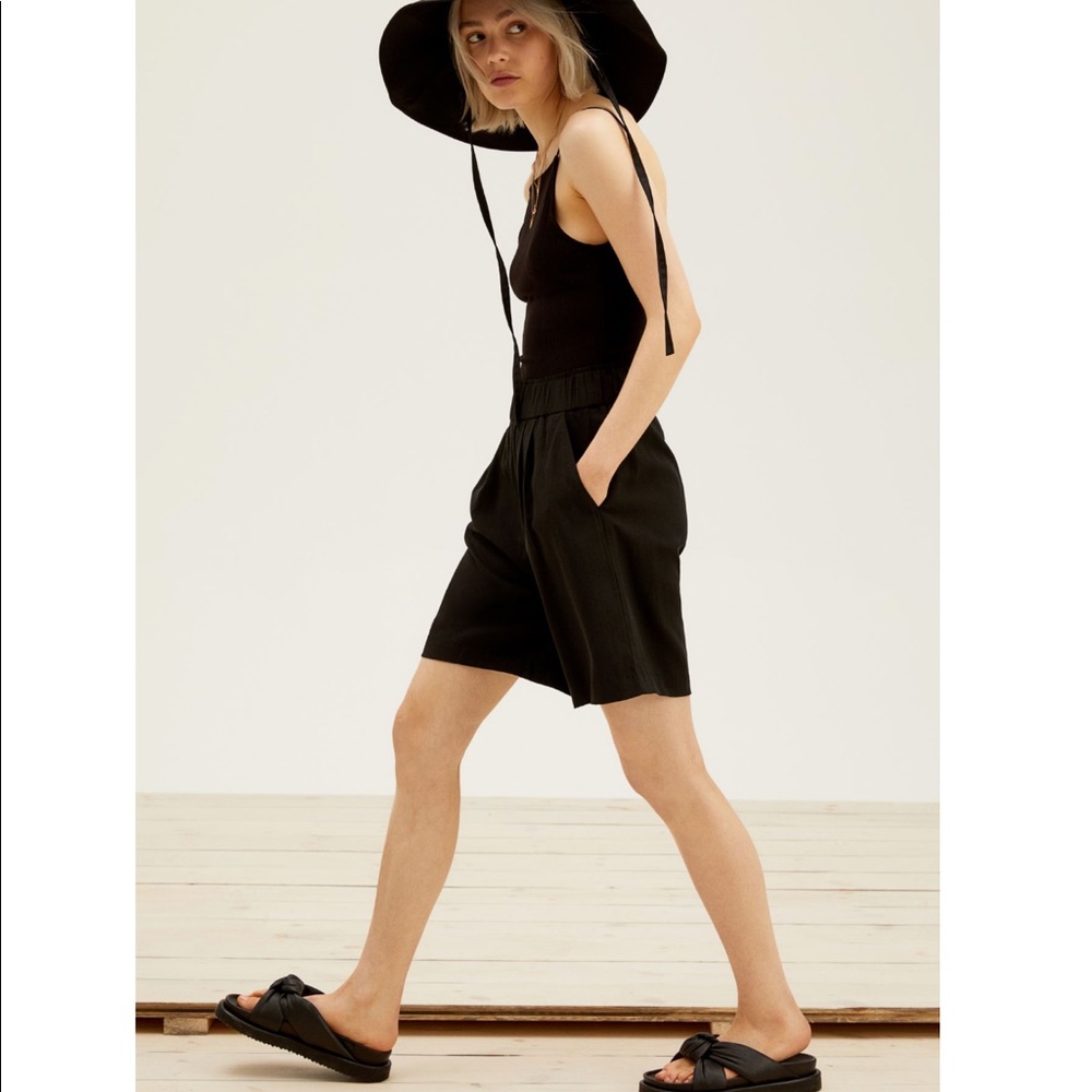 H&M Black Lyocell-blend Shorts - Picture 1 of 7